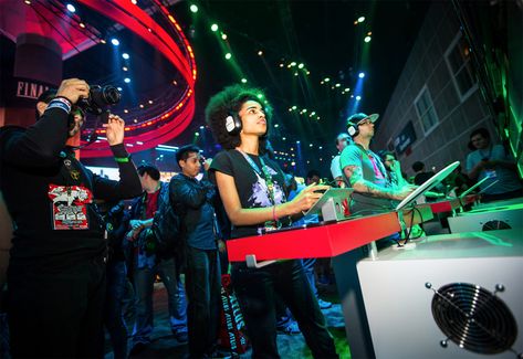 From Comic-Con to E3, video gaming conventions are more popular than ever, and offer prime opportunities for brands to connect with avid gamers. Gaming Convention, Game Expo, Gaming Lounge, Esports Games, Video Gaming, Square Enix, Mood Board Design, Sports Bar, Event Marketing