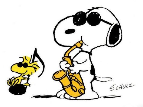 Woodstock and Snoopy Charlie Brown Characters, Snoopy Tattoo, Presentation Pictures, Snoopy Images, Snoopy Wallpaper, Snoopy Quotes, Snoopy Pictures, Snoop Dog, Disney Inspired Outfits