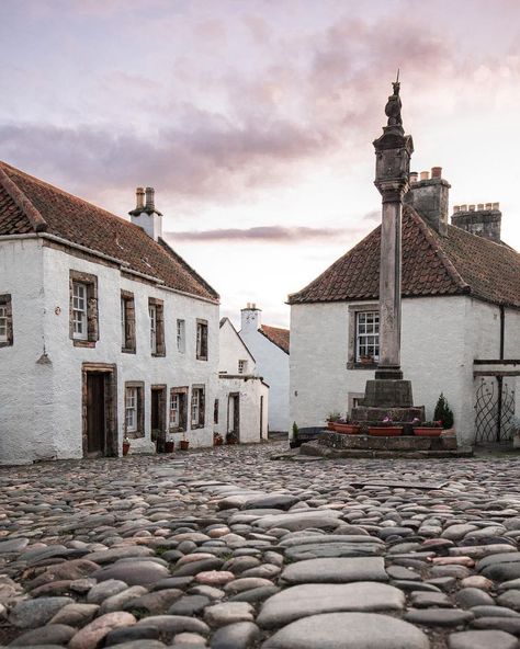 Scotland • Travel • Nature on Instagram: “▪ The cobbled streets of Culross 🤍⁣ ••••••••••••••••••••••••••••⁣ ▪ Photo by @adxll.b⁣ ••••••••••••••••••••••••••••⁣ ▪ Click the link in…” Fife Scotland, Cobbled Streets, Travel Nature, Scotland Travel, Vacation Destinations, Outlander, Click The Link, Palace, Scotland