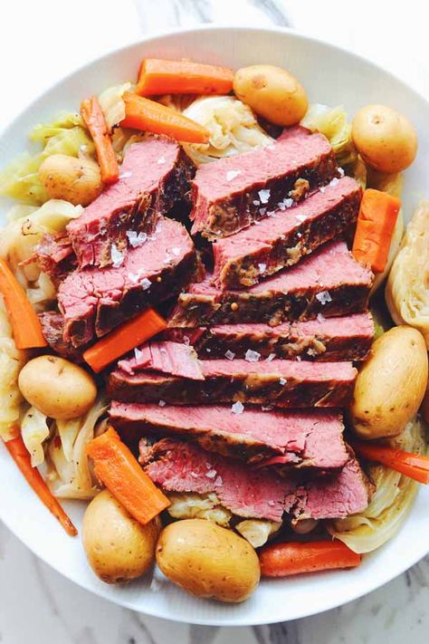 Guinness Corned Beef and Cabbage is an easy and tasty way to prepare this traditional St. Patricks Day Recipe. All you need is a brisket of beef, some guinness beer, fresh vegetables and a little bit of brown sugar. After a few hours in the oven, crock pot, or slow cooker, the results are tender, moist, and out of control delicious! Cabbage Grilled, Guinness Corned Beef, Irish Meals, Corned Beef Recipes Crock Pot, Red Cabbage Soup, Corned Beef Recipes Slow Cooker, Corned Beef And Cabbage Recipe, Guinness Recipes, Beef And Cabbage Recipe