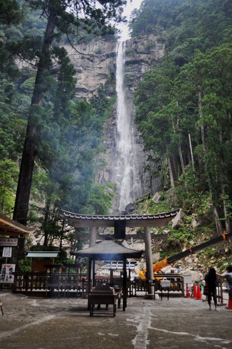 Nachi Falls, Nachi Waterfall, Japan Waterfall, Nomizo Falls Japan, Japan Tourism, Japanese Town, Studio Background Images, Wakayama, Sacred Places