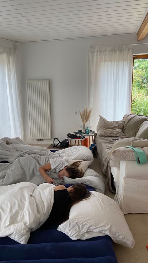 #girlsnight #sleepover #thedayafter #aesthetic #besties #summer #2023 Beach House Sleepover, Sleepover Aesthetic 2 People, Best Friends Sleeping Together, Summer Sleepover Aesthetic, Besties Summer, Sleepover Aesthetic, Aesthetic Besties, Sleepover Beds, Girls Dinner