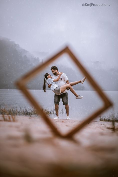 Diy Pre Wedding Photoshoot Ideas, Pre Wedding Photoshoot Outdoor Creative, Honnavar Pre Wedding Shoot, Couple Outdoor Photoshoot, Couple Stills, Pre Wedding Photoshoot Ideas, Pre Wedding Photoshoot Beach, Marriage Poses, Pre Wedding Photoshoot Props