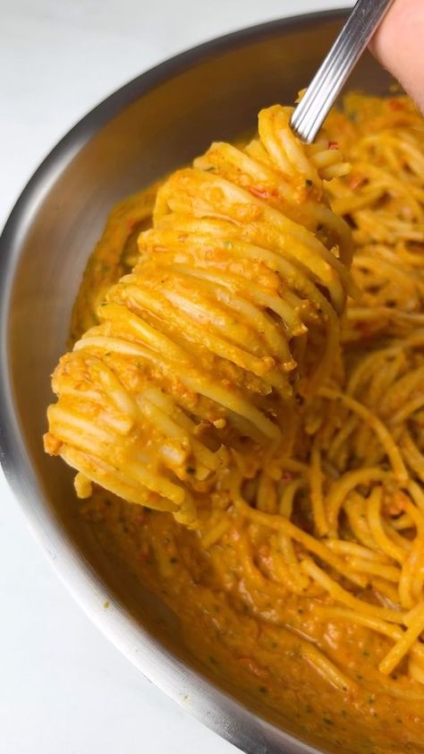 Pasta With Dried Cherry Tomatoes ❤️ You’ll need: Spaghetti Ricotta Cherry tomatoes Basil Parmesan Olive oil Salt and pepper > full recipe is on the link in bio Bon appétit ! #foodie #pasta #pastalover #reels #instafood #yummy #food | Jo and Bart | joandbart · Original audio Spaghetti Ricotta, Dried Cherry Tomatoes, Cherry Tomato Pasta, Food Content, Food Recepie, Interesting Food Recipes, Quick Recipes, Diy Food, Diy Food Recipes