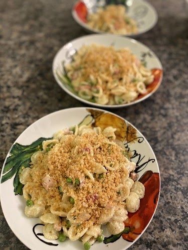 The Pioneer Woman recently posted a video of herself making this recipe for Lemon Pasta Pronto on her Instagram stories. It sounded right u... Pioneer Woman Pasta, Lemon Pasta Recipes, Pasta Noodle Recipe, Pioneer Woman Recipes, Lemon Pasta, Pasta Dinner Recipes, Dinner Entrees, The Pioneer Woman, Lemon Recipes