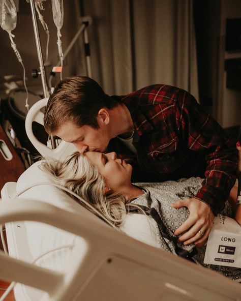 Mom and dad | labor and delivery | hospital newborn photography | family Delivery Room Photos Labor, Hospital Photos Newborn Delivery Room, Delivery Room Pictures, Labor Photography, Delivery Room Photography, Delivery Room Photos, Hospital Newborn Photography, Birth Photography Hospital, Labor Photos