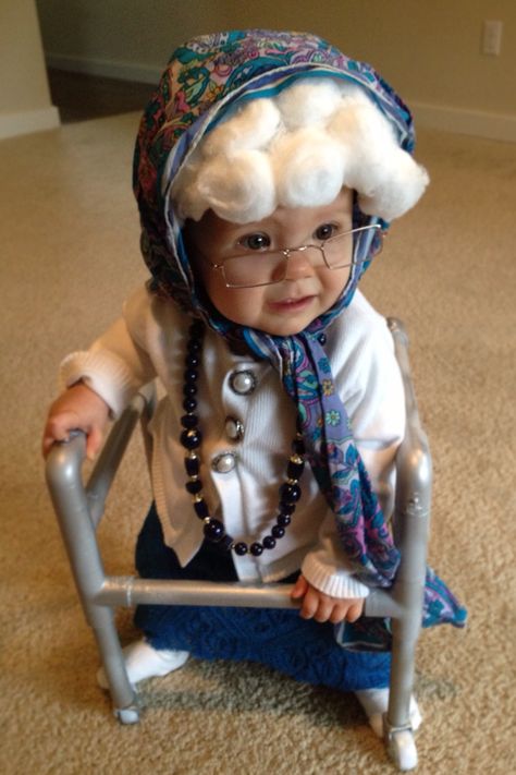 Baby as granny, Halloween 2014! Baby Kostüm, Toddler Costumes, Cute Halloween Costumes, Cute Costumes, Baby Halloween Costumes, First Halloween, Family Halloween, Baby Costumes, Diy Halloween Costumes