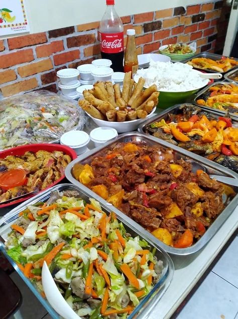 Garden Party Buffet Table, Food Tables, Kenyan Food, Wedding Buffet Food, Food Doctor, Amazing Food Platters, Catering Food Displays, Food Buffet, Party Food Buffet