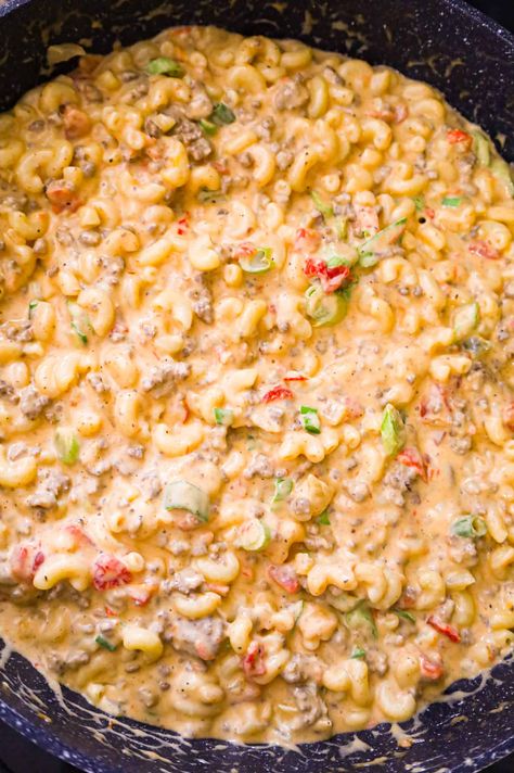 Max And Cheese With Ground Beef, Mac And Cheese Ground Beef, Mac N Cheese Recipe With Meat, Taco Meat Mac And Cheese, Ground Turkey Mac And Cheese, Taco Mac N Cheese Recipe, Ground Beef With Mac And Cheese, Easy Supper Ideas With Hamburger, Ground Beef Mac And Cheese