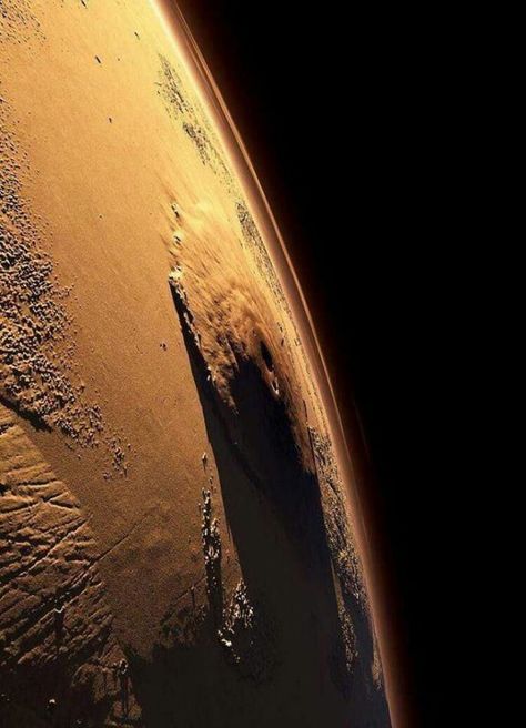 High definition Newly taken shots by NASA Mountain Olympus Mons on Mars, its twice as tall as Mount Everest Olympus Mons, Mars Planet, Sistem Solar, Planets And Moons, Universe Galaxy, Space Planets, Space Pictures, Space Nasa, Sistema Solar