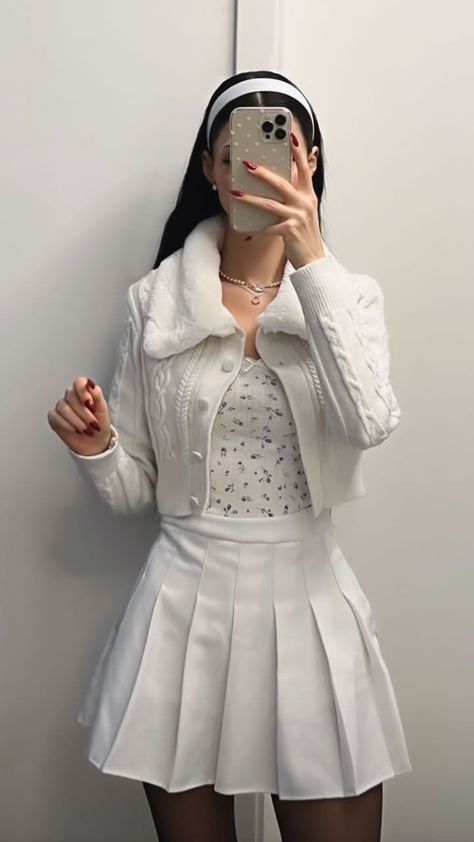 Outfit 
White
Soft girl
Elegant
Old money
Spring
Total white Girly Dresses, Wardrobe Outfits, White Skirt, Looks Chic, Girly Outfits, Character Outfits, Soft Girl, Teen Fashion Outfits, Preppy Outfits