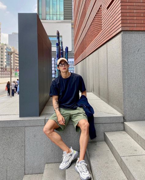 Korean Shorts Outfit, Outfit Ideas Men Korean, Short Outfits Korean, Shorts Outfit Casual, Korean Men Fashion, Korean Ootd, Korean Street Fashion Men, Casual Dress Shirt Men, Korean Shorts