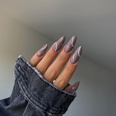 New nails art design idea 2023 winter nails fall nails tips & Inspiration Fall Nails Tips, Gold Black Nails, Black Nails Almond, Pastel Nail Art Designs, Swirl Nail Designs, Swirl Nail, Classic Nail Art, Pastel Nail Art, Swirl Nails