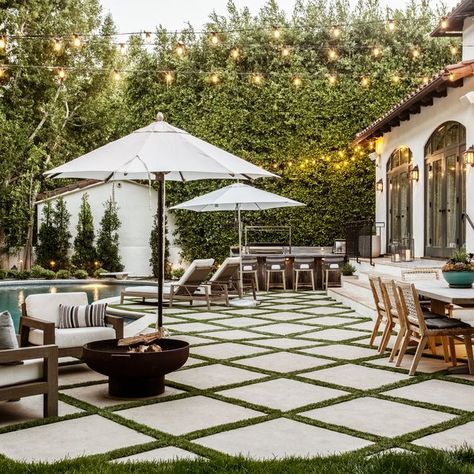 outdoor patio with diamond shaped pavers Mediterranean Patio, Small Yard Landscaping, Paver Patio, Saint Martin, Patio Area, Pool Patio, Small Gardens, Small Backyard Landscaping, Backyard Design