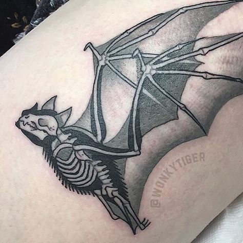 Bat Skeleton Tattoo, Skeleton Xray, Bats Tattoo Design, Gotik Tattoo, Anatomy Tattoo, Ray Tattoo, Bat Skeleton, 16 Tattoo, Tattoo Apprenticeship