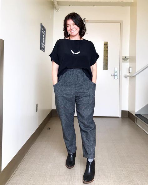 Fat Butch Fashion, Queer Plus Size Fashion, Plus Size Nonbinary Fashion, Brown Haired Woman, Hipster Girl Outfits, Artistic Outfits, Outfits For Chubby Girls, Work Outfits Women Winter, Comfy Work Outfit