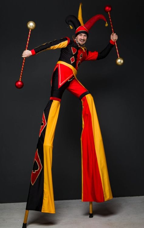 Stilt Costume, Clown Images, Jester Costume, Circus Outfits, Creepy Carnival, Circus Show, Circus Costume, Queer Fashion, Circus Theme