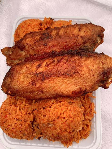 Jollof rice is a colourful rice dish made using aromatic spices such as paprika, thyme and curry powder to give it a delectable taste. Jollof Rice And Chicken, Naija Food, Jeweled Rice, Rice And Chicken, Jollof Rice, Rice Dish, Rice Ingredients, Pretty Landscapes, Cooking Show