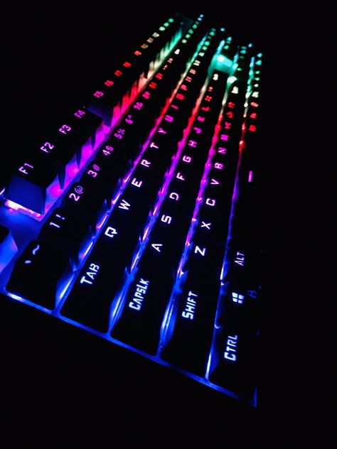 Gamer Vibes, Pc Games Wallpapers, Pc Games Setup, Dream Setup, Keyboard Gaming, Computer Gadgets, Computer Gaming Room, Amoled Wallpapers, Teen Christmas Gifts