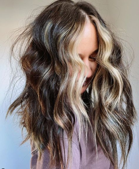 Woman showing off her new hair style and color that is brown waves with blonde highlights throughout. Dark Hair With Money Pieces, Framing Blonde Highlights, Dark Brown With Money Piece, Balayage With Face Framing, Face Framing Blonde Highlights, Money Pieces On Dark Hair, Moneypiece Highlights, Dimensional Brunette Balayage, Face Framing Blonde