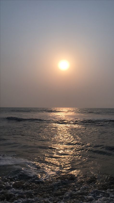 Sunrise at Sholinganallur beach, Chennai, India Chennai Aesthetic Pictures, Chennai City Photography, Beach Asthetics Photos, Whatsapp Chatting Images, Chennai Video, Chennai Aesthetic, Chennai Beach, Whatsapp Chatting, Namma Chennai