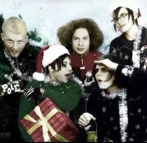 MCR / almost Christmas ☃️ Mcr Memes, I Love Mcr, Palaye Royale, Mikey Way, Band Pictures, Dc Movies, Frank Iero, Gerard Way, Emo Bands