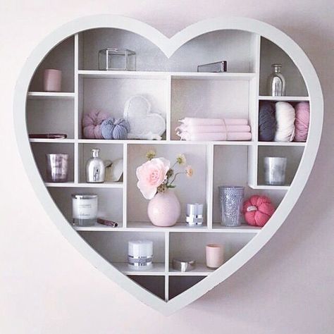 Heart Shelf, Shelving Display, Easy Room Decor, Toy Room, Bedroom Dimensions, Display Unit, Shelf Display, Hallway Living Room, Estantes Flotantes