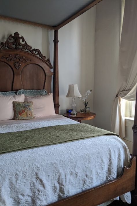 Ant Street Inn || Historic Hotel || Downtown Brenham || Texas Bed and Breakfast || Antique Furniture || Guest Room Decor Bed And Breakfast Aesthetic Bedroom, Bed And Breakfast Guest Rooms, Mom Room, Victorian House Renovation, Brenham Texas, Sarah Adams, Victorian Bed, Hotel Inn, Cottage Room