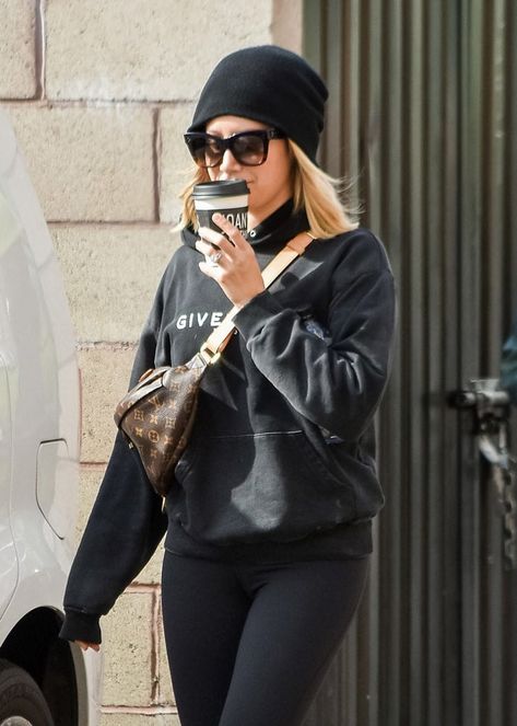 Ashley-Tisdale-Louis-Vuitton-Bumbag Bumbag Outfit Street Style, Louis Vuitton Bumbag Outfit, Bumbag Outfit, Bum Bag Outfit, Belt Bag Outfit, Louis Vuitton Bumbag, Lv Bumbag, Waist Purse, Ashley Tisdale