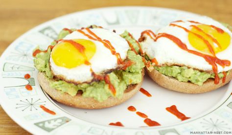 BREAKFAST via daniel English Muffin Avocado Egg, Bagel Homemade, Bagel Avocado, Avocado Breakfast Sandwich, Dream Breakfast, Avocado Mash, Toasted Bagel, Whole Wheat Bagel, Egg Avocado