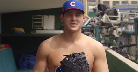 Rizzo gave motivational speeches while he was stripped down to his skivvies. Cub Sport, Chicago Sports Teams, Cubs Win, Anthony Rizzo, Go Cubs Go, Kris Bryant, Chicago Cubs Baseball, Baseball Boys, Cubs Baseball