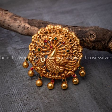 18 Traditional Gold Plated Silver Pendant Designs To Shop Now • South India Jewels 18 Traditional Gold Plated Silver Pendant Designs To Shop Now! Gold Traditional Rings, Nagaram Designs, Gold Buti Design, Antique Gold Pendant Designs, Antique Gold Rings, Pendant Designs, Gold Pendent, Antique Gold Jewelry Indian, Antique Jewellery Designs