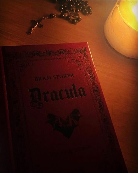 Dracula Book Aesthetic, Gothic Vampire Aesthetic, Dracula Aesthetic, Dracula Book, Bram Stokers Dracula, Bookstagram Aesthetic, Magical Books, Vampire Gothic, Photography Dark