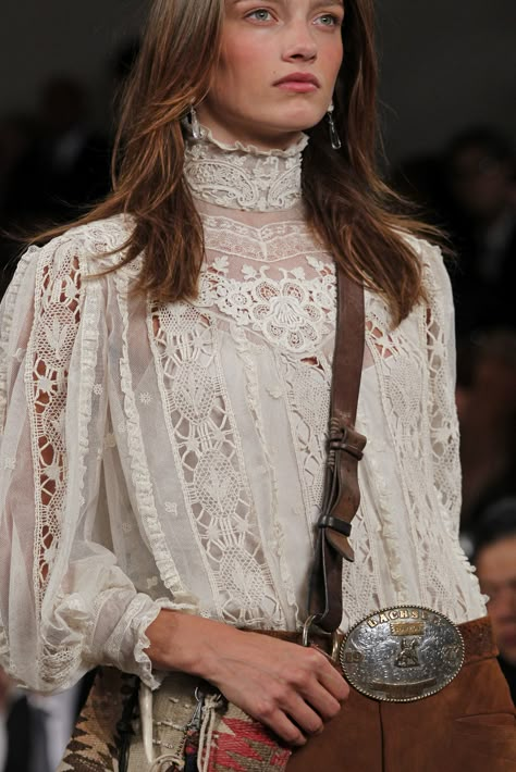 Ralph Lauren SS 2011 Mode Tips, Mode Boho, Linens And Lace, Antique Lace, Moda Vintage, 가을 패션, Mode Inspiration, Estilo Boho, Denim Outfit