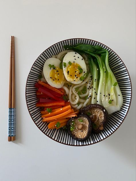 Low Cal Foods That Fill You Up, Food Ideas Asian, Japanese Healthy Food, Miso Udon, Aesthetic Mushrooms, Mushrooms Soup, Spinach Salmon, Safe Meals, Rice Tofu