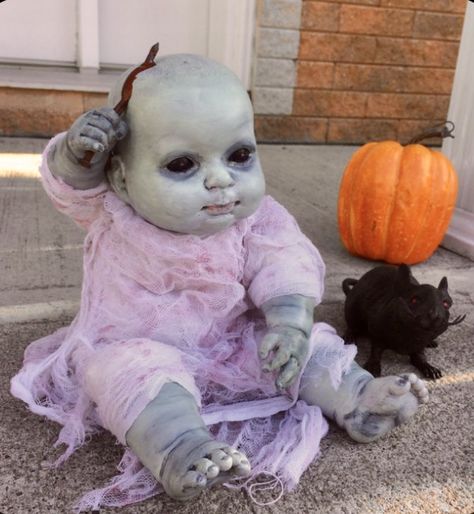 How To Make Creepy Dolls, Diy Scary Dolls, Creepy Doll Art, Diy Halloween Doll, Scary Baby Dolls, Halloween Decorations Party Scary, Ghost Doll, Creepy Doll Halloween, Haunted Trail