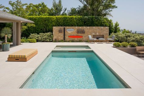 16 Stunning Mid Century Modern Swimming Pool Designs That Will Leave You Breathless Modern Swimming Pool Designs, Mid Century Modern Pool, Mid Century Pool, Modern Swimming Pool, Concrete Collaborative, Moderne Pools, Pool Pavers, Building A Swimming Pool, Modern Pool