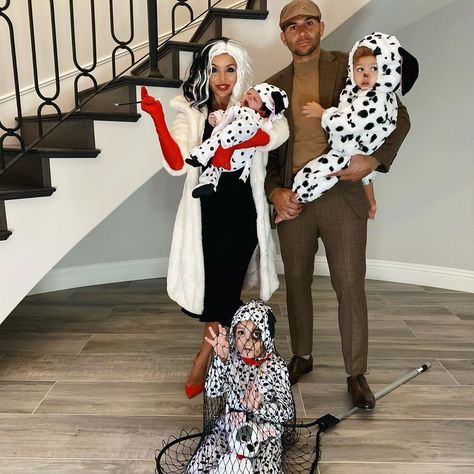 Family Halloween Costumes With Kids, Family Costumes For 4, Halloween Costumes With Baby, Costumes With Baby, Family Halloween Costumes With Baby, Disney Family Costumes, Family Themed Halloween Costumes, Halloween Costumes Kids Boys, Halloween Costumes For Family