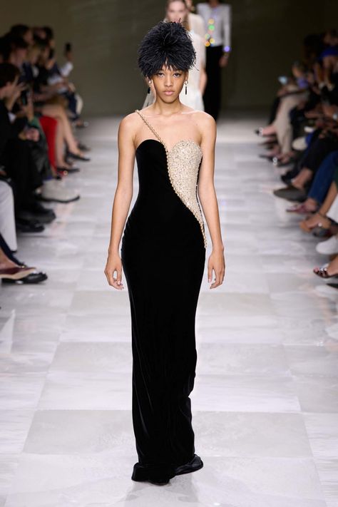 Armani Couture F/W 2024 - Armani Prive Hc - 89 Armani Prive Dress, Armani Prive 2024, Armani Couture, Armani 2024, Versace 2024, Posh And Becks, Classic Video, Shirley Bassey, Latest Jeans