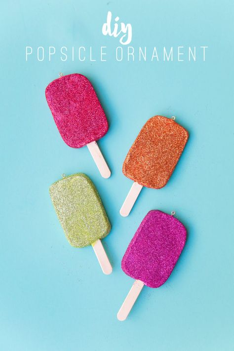 DIY POPSICLE ORNAMENT - Tell Love and Party Candy Christmas Tree, Candy Tree, Diy Popsicle, Popsicle Crafts, Candy Ornaments, Diy Christmas Tree Ornaments, Candy Theme, Candy Decorations, Glitter Crafts