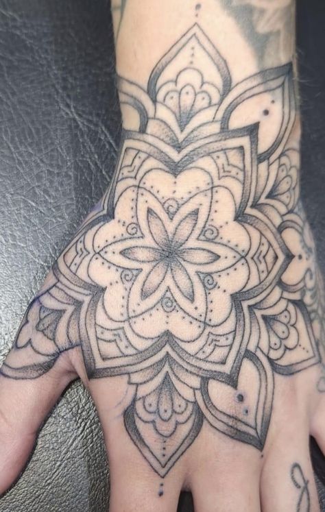 Mandala Flower Hand Tattoo, Hand Mandala Tattoo, Mandala Hand Tattoo, Flower Hand Tattoo, Hand Mandala, Mandala Hand Tattoos, Mandala Flower, Tat Ideas, Hand Tattoo