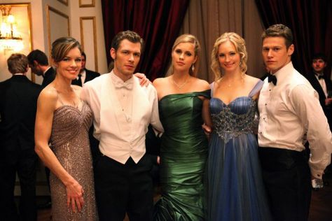 Mikaelson Ball Mikaelson Ball, Vampire Diaries Enzo, Vampire Diaries Rebekah, Zach Roerig, Vampire Diaries Fashion, Vampire Diaries Outfits, Dangerous Liaisons, Vampier Diaries, Candice Accola