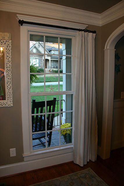 Love the crown molding on the ceiling and the top of the window Hanging Curtains With Crown Molding, Craftsman Window Trim, House Curtains, Hanging Drapes, Hanging Curtain Rods, Window Treatments Living Room, Window Molding, House Window, Victorian Design