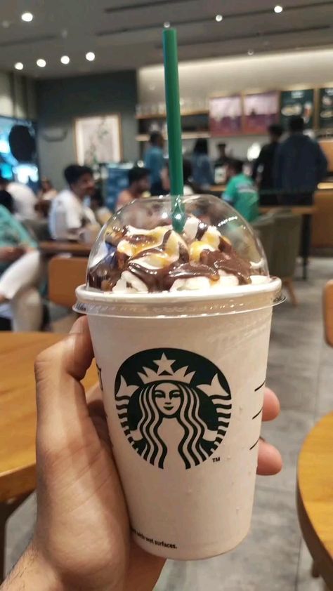 Sweet Coffee Drinks, Minuman Starbucks, Café Starbucks, Coffee Cake Recipes Easy, Frappuccino Inspired Recipes, Eating Food Funny, Foodie Instagram, Fashion Fails, Sweet Coffee