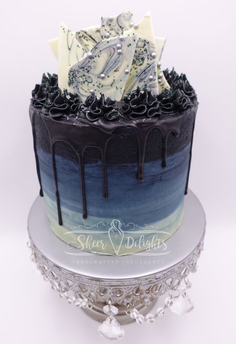 Black and Blue Ombre Drip Cake Blue And Black Cake, Ombre Drip Cake, Black Cake Ideas, Wedding Cake Peonies, Birthday Drip Cake, Learn Cake Decorating, Sparkle Cake, Blue Birthday Cakes, Elegant Cupcakes