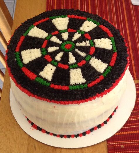 Dart board cake I made for my fiences grandpa Dart Board Cake Ideas, Dart Cake, Dart Board Cake, Dartboard Cake, Game Cake, Ariel Cake, Circle Cake, Ball Cake, Baking Goods