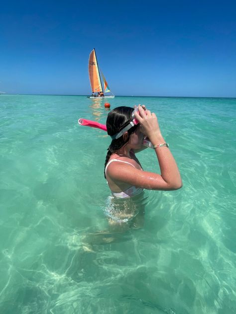 Cuba Picture Ideas, Cuba Aesthetic, Cuba Girl, Cuba Varadero, Cuba Pictures, Cuba Vacation, Cuba Beaches, Cuba Photos, Grad Trip