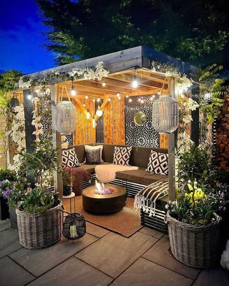 Gazebo Decorating Ideas, Diy Gazebo, Backyard Hammock, Garden Gazebo, Pergola Designs, Rustic Garden Decor, Patio Decorating, Small Patio, Design Styles