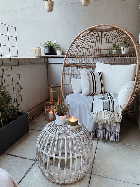 Egg Chair Backyard, Egg Patio Chair, Garden Egg Chair, Egg Chair Decoration Ideas, Boho Egg Chair, Egg Chair Patio, Newlywed Apartment, Small Balcony Furniture, Basement Patio