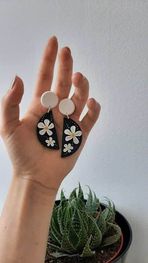 Fevicryl Mouldit Earrings, Fevicryl Mouldit Jewellery, Diy Jewelry Set, Diy Earrings Easy, Diy Jewellery Designs, Diy Fabric Jewellery, Flower Resin Jewelry, Polymer Clay Flower Jewelry, Diy Earrings Polymer Clay